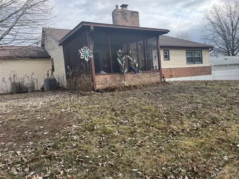 913 Penny Ln, Ballwin, MO 63011 photo 3