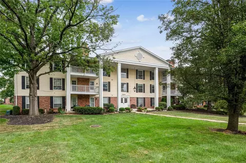 1525 Hampton Hall Dr #14, Chesterfield, MO 63017
