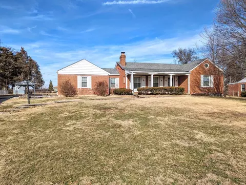 11943 Lombardy Ln, Sunset Hills, MO 63128