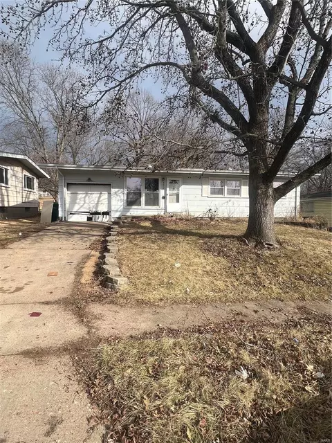 9014 Clarion Dr, Saint Louis, MO 63136