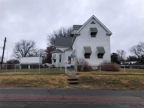 8915 S Grand Ave, Saint Louis, MO 63125