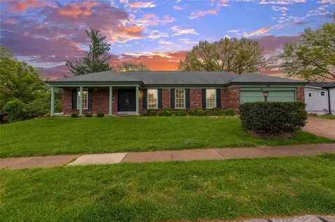 4928 Crownover Dr, Saint Louis, MO 63128