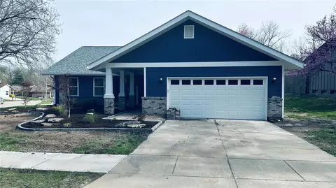 12078 Foxpoint Dr, Maryland Heights, MO 63043