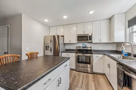 Kitchen - 367 Newbridge Way, O'fallon, MO 63368 photo 2 of 2