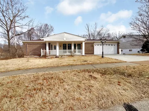 4608 Lodgewood Ln, Saint Louis, MO 63128