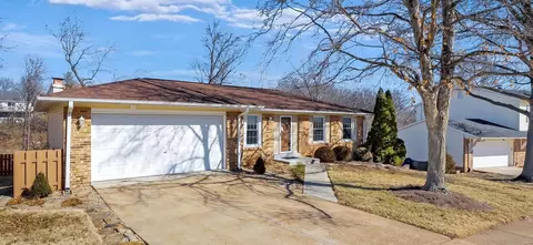 2973 Piney Pointe Dr, Saint Louis, MO 63129