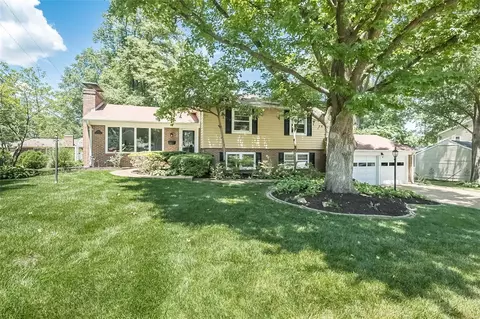 1101 Whitecliff Dr, Kirkwood, MO 63122