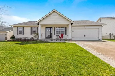 132 Marble Crossing Dr, Wentzville, MO 63385