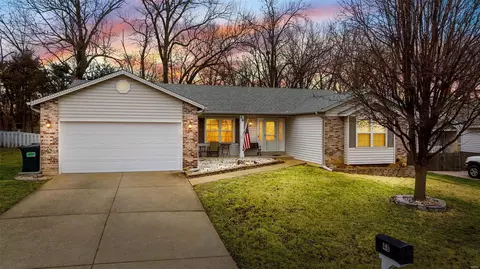 48 Kingsbridge Ct, Saint Charles, MO 63304