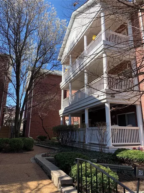515 N And South Rd #2B, University City, MO 63130