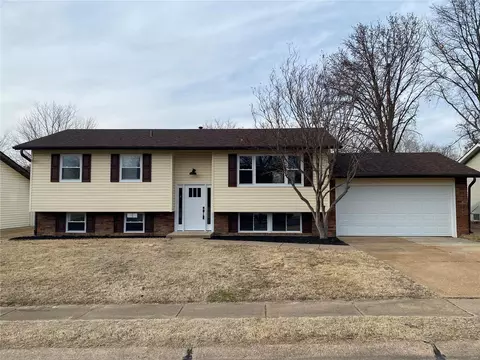 1217 S Wheaton Dr, Saint Charles, MO 63301