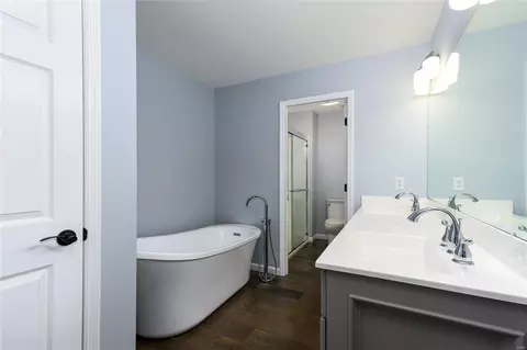 Bath - 423 Dames Park Dr, O'fallon, MO 63366 photo 3 of 7
