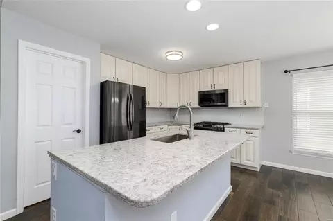 Kitchen - 423 Dames Park Dr, O'fallon, MO 63366 photo 3 of 6