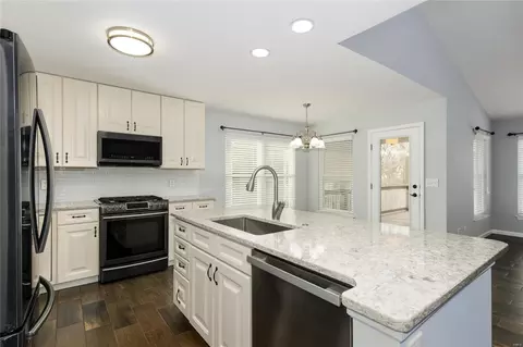 Kitchen - 423 Dames Park Dr, O'fallon, MO 63366 photo 5 of 6