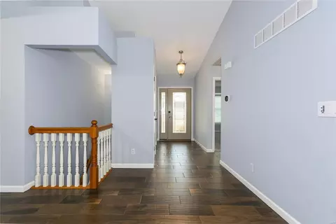 Entry Way - 423 Dames Park Dr, O'fallon, MO 63366 photo 2 of 2