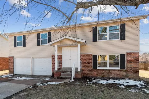 2404 Wharton Ct, Florissant, MO 63031