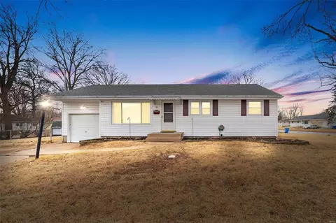 30 Eldorado Dr, Florissant, MO 63031