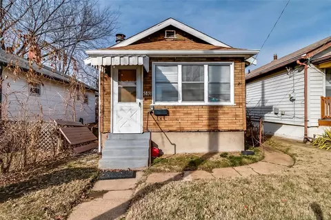 5831 Janet Ave, Saint Louis, MO 63136