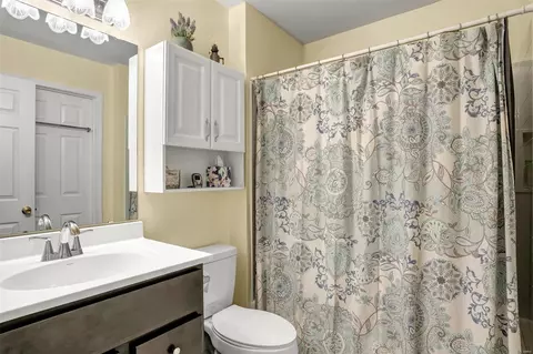 Bath - 159 Colts Foot Ct #B, Eureka, MO 63025 photo 2 of 2
