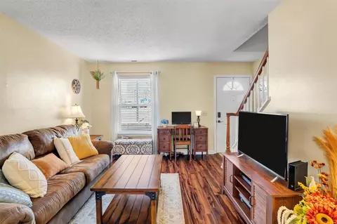 Living - 159 Colts Foot Ct #B, Eureka, MO 63025 photo 2 of 2