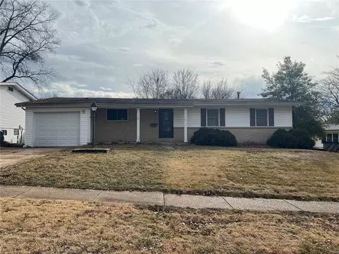3250 Huckleberry Dr, Florissant, MO 63033