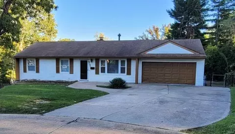 11 Shireford Ln, Saint Louis, MO 63135