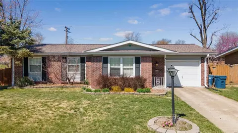 437 S Duchesne Dr, Saint Charles, MO 63301