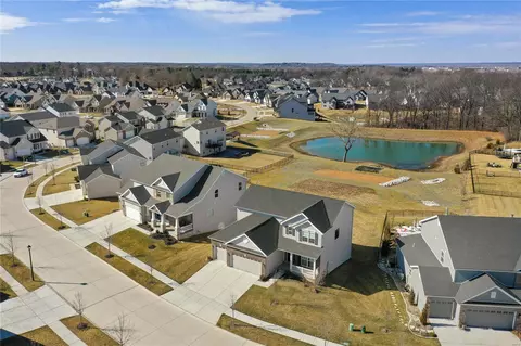 View/Area - 1135 Patchwork Flds, Chesterfield, MO 63005 photo 2 of 6