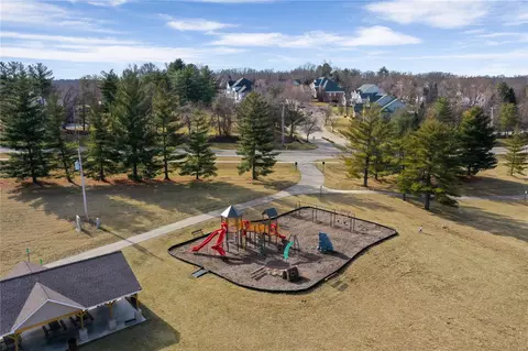 View/Area - 1135 Patchwork Flds, Chesterfield, MO 63005 photo 4 of 6