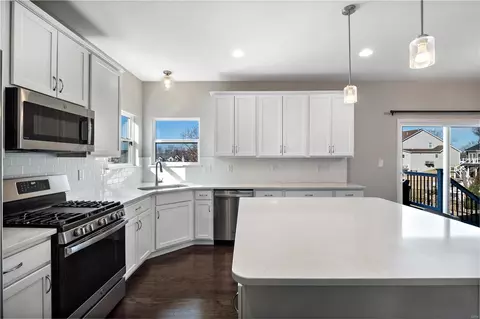 Kitchen - 1135 Patchwork Flds, Chesterfield, MO 63005 photo 4 of 6