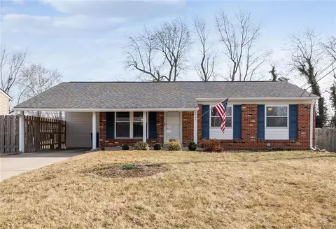 2966 Foxwood Dr, Maryland Heights, MO 63043