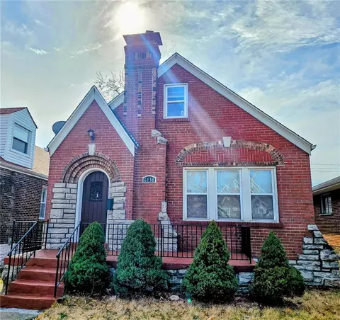 6138 N Pointe Blvd, Saint Louis, MO 63147