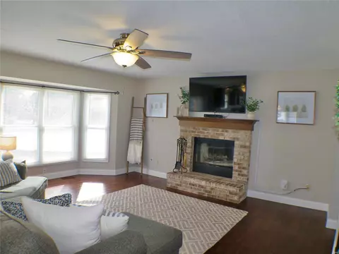 Living - 1941 Sapling Dr, O'fallon, MO 63366 photo 2 of 5