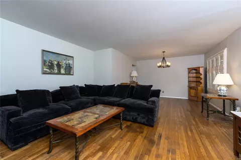 Living - 315 Stephanie Ln, Manchester, MO 63011 photo 1 of 8