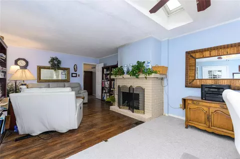 Living - 315 Stephanie Ln, Manchester, MO 63011 photo 7 of 8
