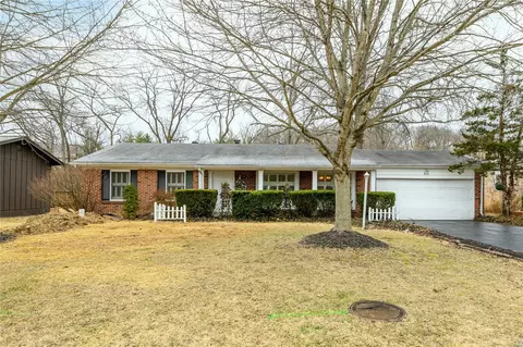 315 Stephanie Ln, Manchester, MO 63011