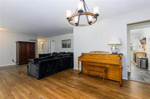 Living - 315 Stephanie Ln, Manchester, MO 63011 photo 4 of 8