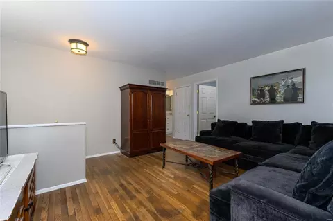 Living - 315 Stephanie Ln, Manchester, MO 63011 photo 3 of 8