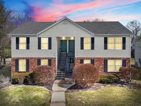 1532 Surrey Ln, Saint Charles, MO 63304