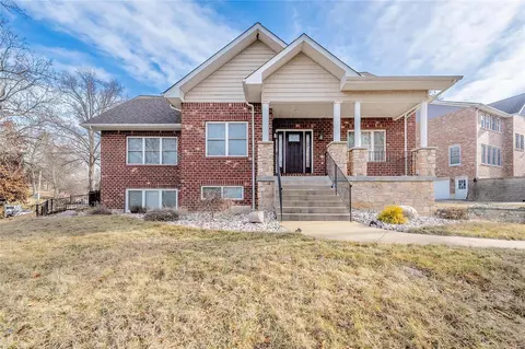7347 Arlington Dr, Saint Louis, MO 63117