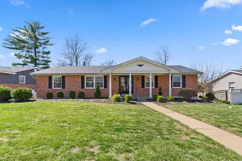 236 Cedar Trail Dr, Ballwin, MO 63011 photo 2