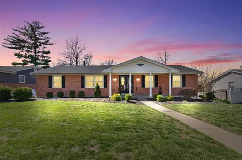 236 Cedar Trail Dr, Ballwin, MO 63011