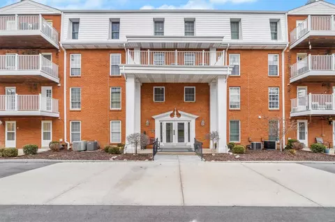 14443 Bantry Ln #16, Chesterfield, MO 63017