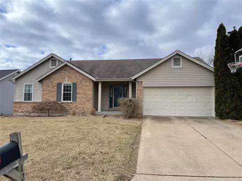 1237 Tara Ln, Saint Charles, MO 63304