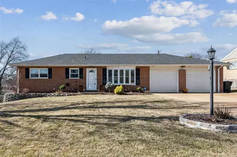 8827 Glenrose Dr, Crestwood, MO 63126