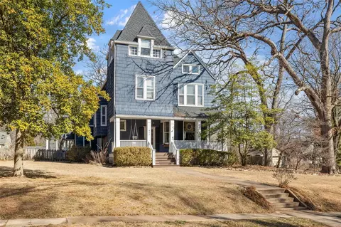 617 Sunnyside Ave, Webster Groves, MO 63119