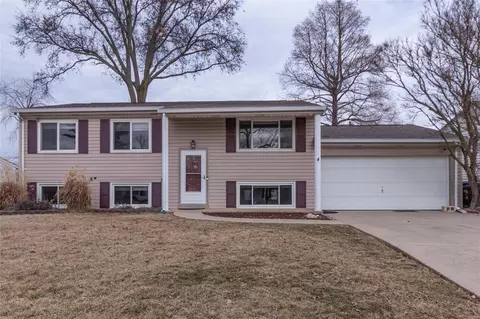11975 Hollybrook Dr, Maryland Heights, MO 63043