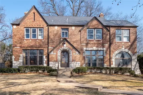620 Audubon Dr, Saint Louis, MO 63105