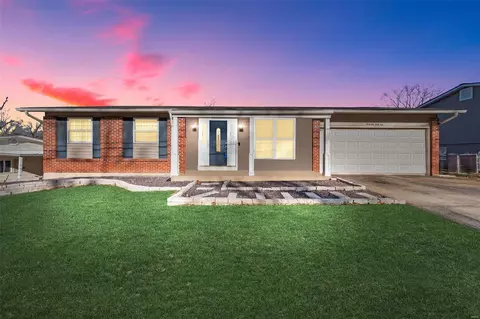 4141 Mcclay Rd, Saint Charles, MO 63304