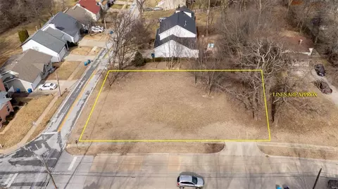 221 Carlson Ave, Maryland Heights, MO 63043